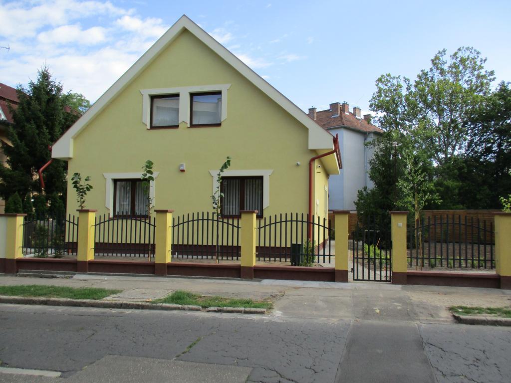 Poroszlay Apartman Debrecen Bagian luar foto